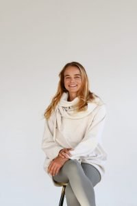 Estie-683x1024
